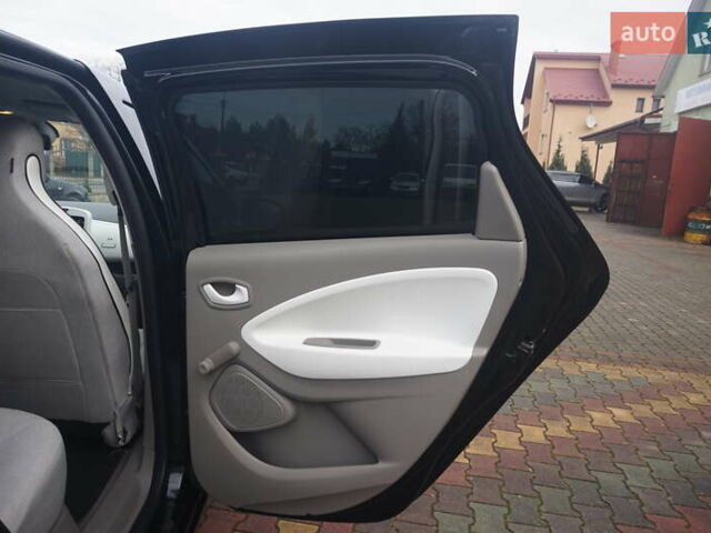 Черный Рено Зое, объемом двигателя 0 л и пробегом 45 тыс. км за 7555 $, фото 40 на Automoto.ua