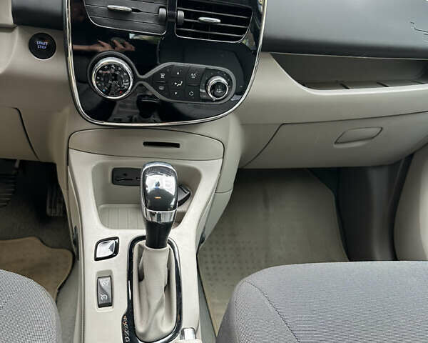 Черный Рено Зое, объемом двигателя 0 л и пробегом 68 тыс. км за 8400 $, фото 20 на Automoto.ua