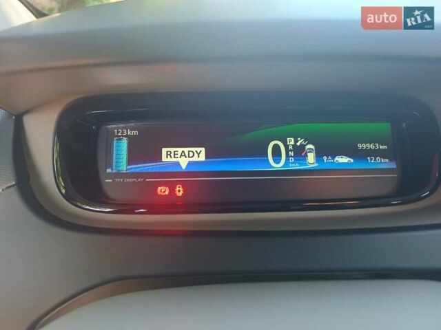 Черный Рено Зое, объемом двигателя 0 л и пробегом 100 тыс. км за 7800 $, фото 16 на Automoto.ua