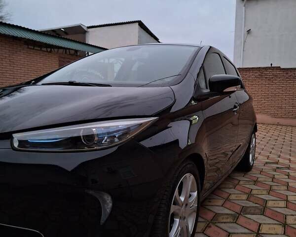 Черный Рено Зое, объемом двигателя 0 л и пробегом 114 тыс. км за 7000 $, фото 1 на Automoto.ua