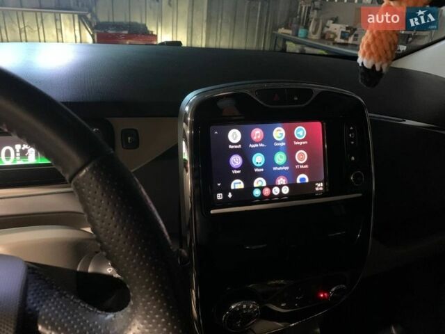 Черный Рено Зое, объемом двигателя 0 л и пробегом 92 тыс. км за 9000 $, фото 13 на Automoto.ua