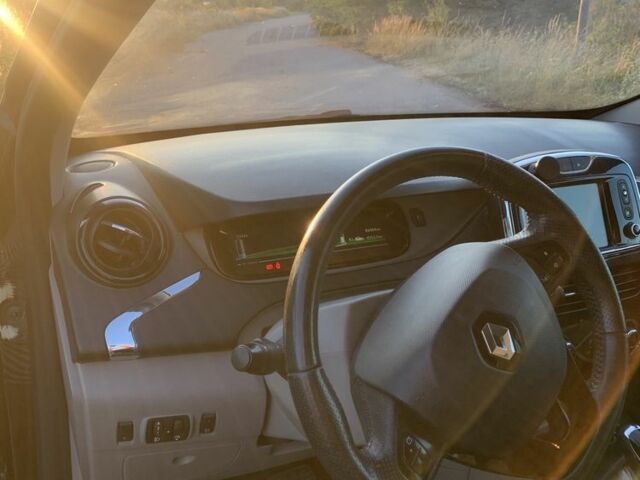 Черный Рено Зое, объемом двигателя 0 л и пробегом 86 тыс. км за 7500 $, фото 5 на Automoto.ua