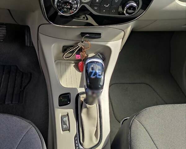 Черный Рено Зое, объемом двигателя 0 л и пробегом 88 тыс. км за 6500 $, фото 26 на Automoto.ua