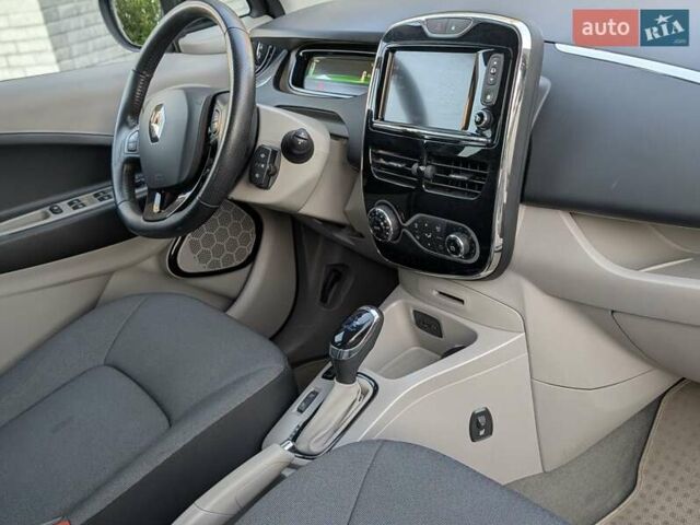 Черный Рено Зое, объемом двигателя 0 л и пробегом 57 тыс. км за 7700 $, фото 31 на Automoto.ua