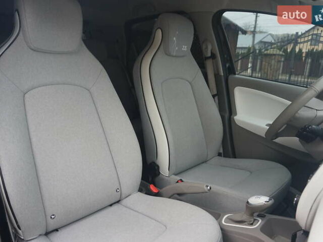 Черный Рено Зое, объемом двигателя 0 л и пробегом 45 тыс. км за 7555 $, фото 38 на Automoto.ua