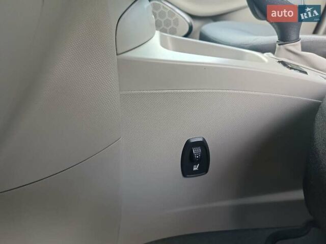 Черный Рено Зое, объемом двигателя 0 л и пробегом 99 тыс. км за 7550 $, фото 21 на Automoto.ua