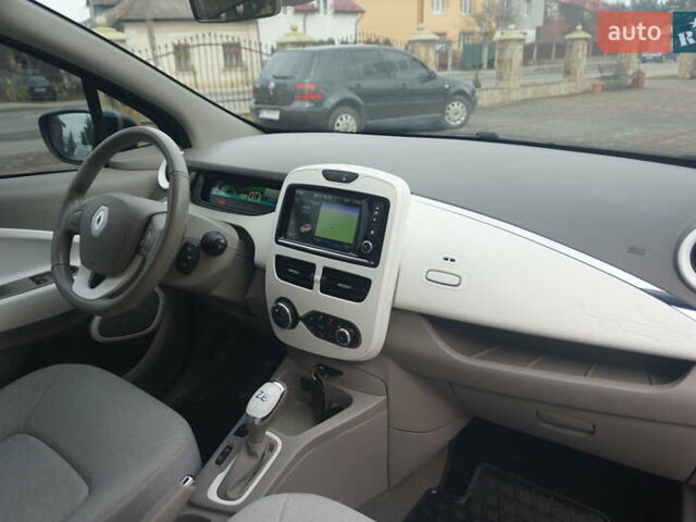 Черный Рено Зое, объемом двигателя 0 л и пробегом 45 тыс. км за 7555 $, фото 39 на Automoto.ua