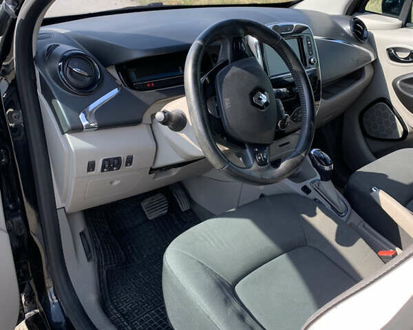 Черный Рено Зое, объемом двигателя 0 л и пробегом 86 тыс. км за 7500 $, фото 23 на Automoto.ua