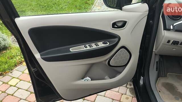 Черный Рено Зое, объемом двигателя 0 л и пробегом 97 тыс. км за 7650 $, фото 11 на Automoto.ua