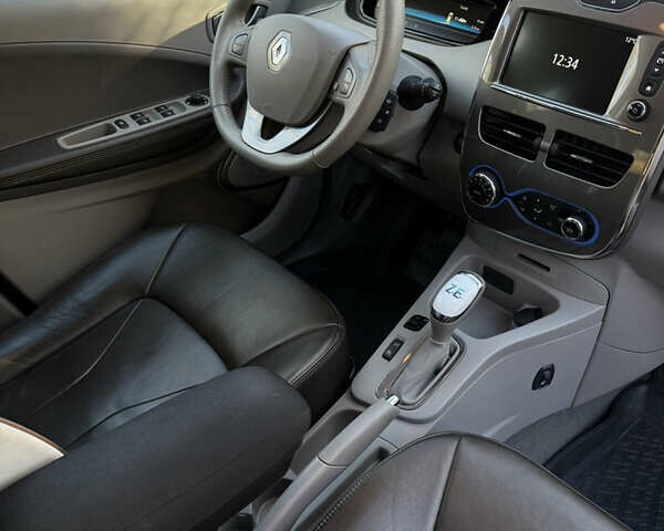 Чорний Рено Зое, об'ємом двигуна 0 л та пробігом 70 тис. км за 9999 $, фото 24 на Automoto.ua