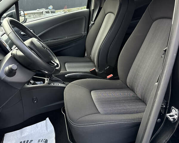 Черный Рено Зое, объемом двигателя 0 л и пробегом 99 тыс. км за 9950 $, фото 31 на Automoto.ua