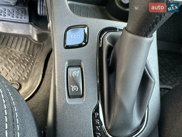 Черный Рено Зое, объемом двигателя 0 л и пробегом 152 тыс. км за 8700 $, фото 13 на Automoto.ua