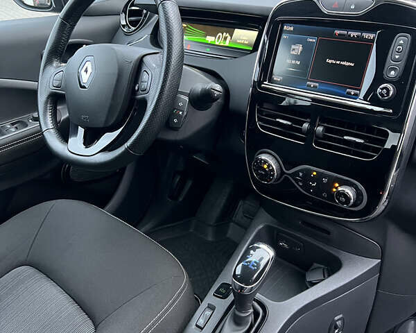 Черный Рено Зое, объемом двигателя 0 л и пробегом 100 тыс. км за 9200 $, фото 16 на Automoto.ua