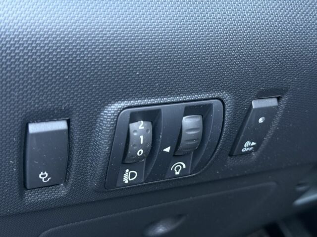 Черный Рено Зое, объемом двигателя 0 л и пробегом 21 тыс. км за 10318 $, фото 12 на Automoto.ua