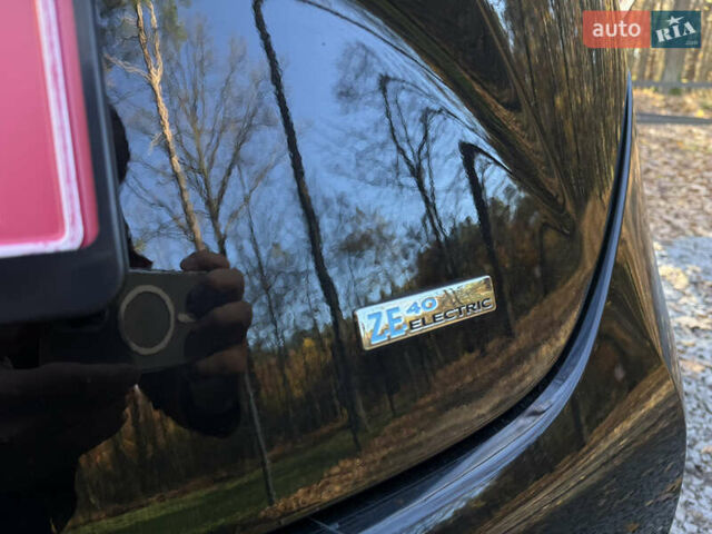 Чорний Рено Зое, об'ємом двигуна 0 л та пробігом 70 тис. км за 9999 $, фото 34 на Automoto.ua