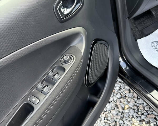 Черный Рено Зое, объемом двигателя 0 л и пробегом 99 тыс. км за 9950 $, фото 32 на Automoto.ua
