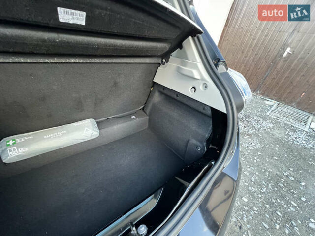 Чорний Рено Зое, об'ємом двигуна 0 л та пробігом 140 тис. км за 9200 $, фото 79 на Automoto.ua