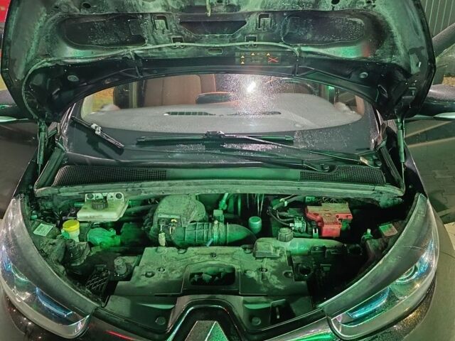 Чорний Рено Зое, об'ємом двигуна 0 л та пробігом 155 тис. км за 9750 $, фото 12 на Automoto.ua