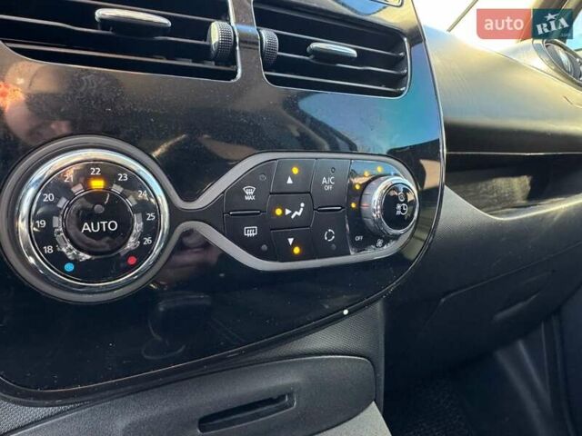 Чорний Рено Зое, об'ємом двигуна 0 л та пробігом 117 тис. км за 9700 $, фото 11 на Automoto.ua