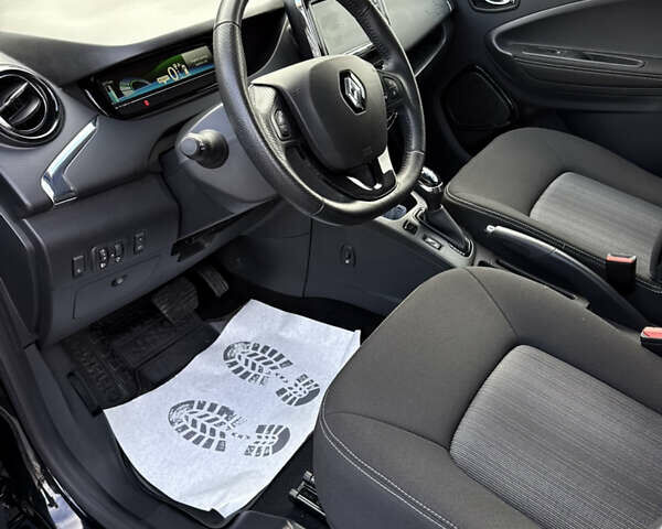 Черный Рено Зое, объемом двигателя 0 л и пробегом 99 тыс. км за 9950 $, фото 30 на Automoto.ua
