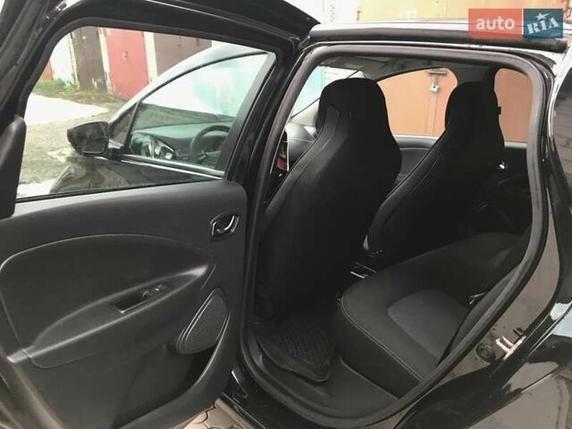 Черный Рено Зое, объемом двигателя 0 л и пробегом 59 тыс. км за 9985 $, фото 4 на Automoto.ua