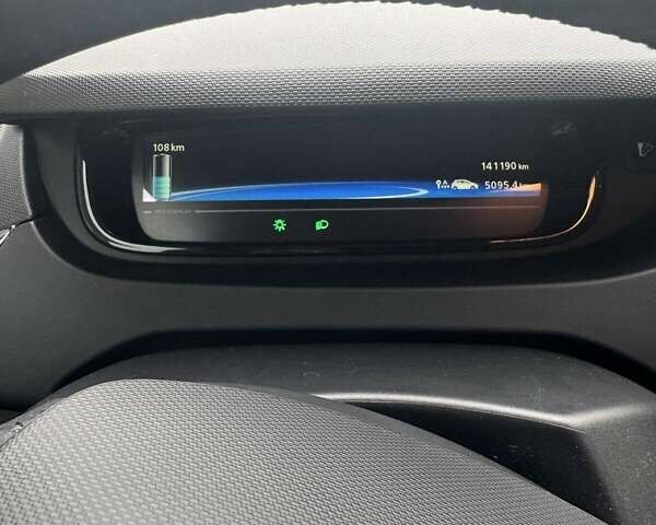 Черный Рено Зое, объемом двигателя 0 л и пробегом 141 тыс. км за 9000 $, фото 3 на Automoto.ua