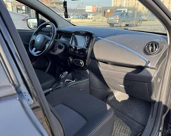 Черный Рено Зое, объемом двигателя 0 л и пробегом 141 тыс. км за 9000 $, фото 4 на Automoto.ua