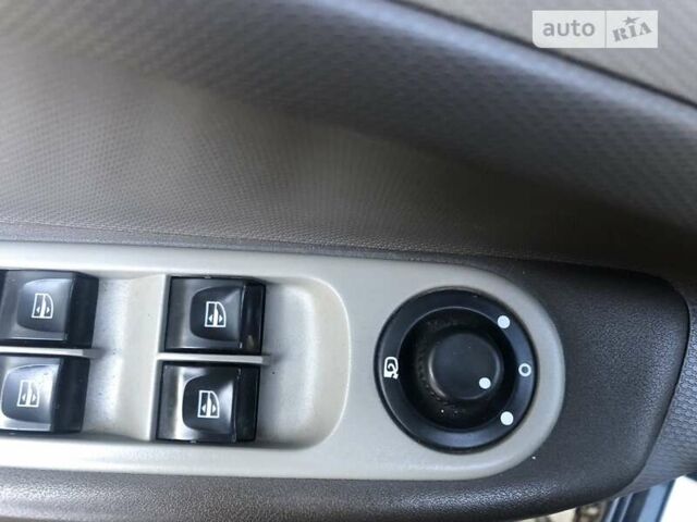 Черный Рено Зое, объемом двигателя 0 л и пробегом 165 тыс. км за 9500 $, фото 23 на Automoto.ua