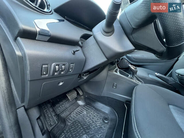 Чорний Рено Зое, об'ємом двигуна 0 л та пробігом 140 тис. км за 9200 $, фото 42 на Automoto.ua