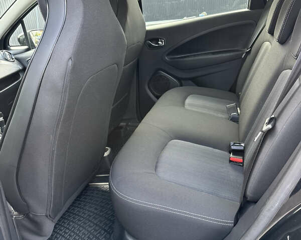 Черный Рено Зое, объемом двигателя 0 л и пробегом 99 тыс. км за 9950 $, фото 26 на Automoto.ua