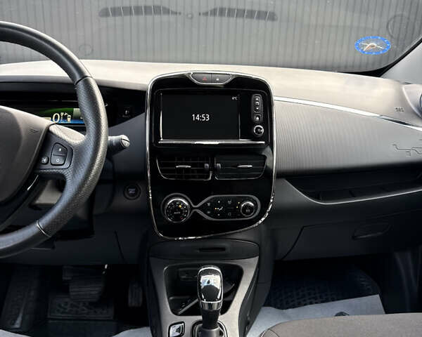 Черный Рено Зое, объемом двигателя 0 л и пробегом 99 тыс. км за 9950 $, фото 23 на Automoto.ua