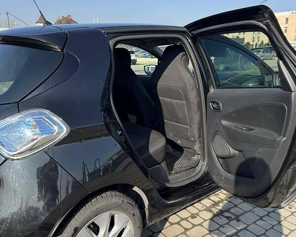 Черный Рено Зое, объемом двигателя 0 л и пробегом 141 тыс. км за 9000 $, фото 18 на Automoto.ua