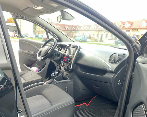 Черный Рено Зое, объемом двигателя 0 л и пробегом 136 тыс. км за 8800 $, фото 8 на Automoto.ua