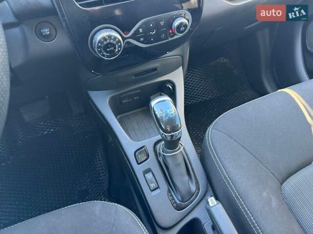 Чорний Рено Зое, об'ємом двигуна 0 л та пробігом 117 тис. км за 9700 $, фото 10 на Automoto.ua