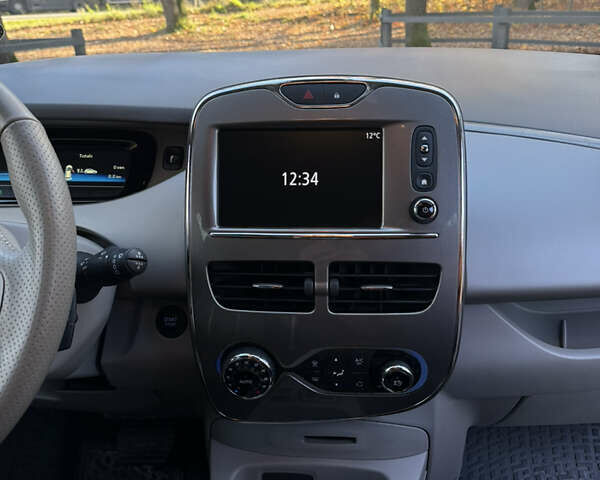 Чорний Рено Зое, об'ємом двигуна 0 л та пробігом 70 тис. км за 9999 $, фото 25 на Automoto.ua