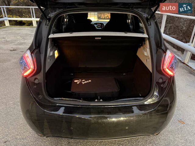 Черный Рено Зое, объемом двигателя 0 л и пробегом 46 тыс. км за 9700 $, фото 24 на Automoto.ua