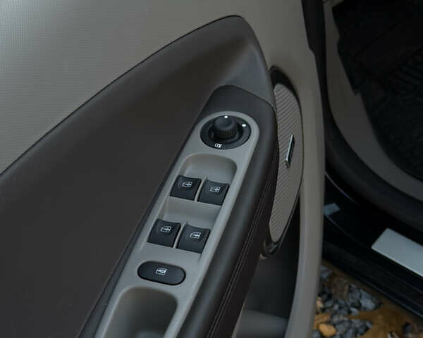 Чорний Рено Зое, об'ємом двигуна 0 л та пробігом 70 тис. км за 9999 $, фото 8 на Automoto.ua