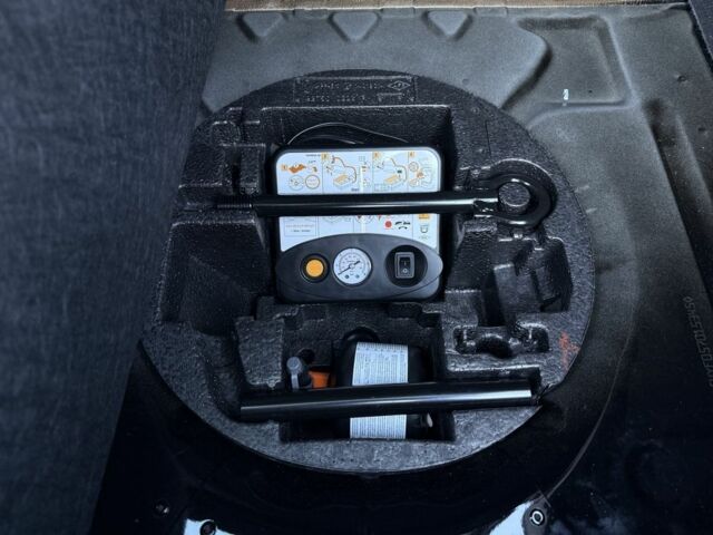 Черный Рено Зое, объемом двигателя 0 л и пробегом 21 тыс. км за 10318 $, фото 19 на Automoto.ua