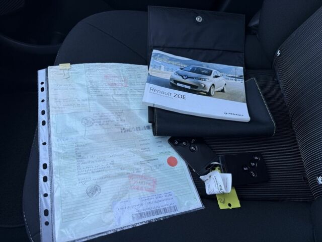 Черный Рено Зое, объемом двигателя 0 л и пробегом 21 тыс. км за 10318 $, фото 18 на Automoto.ua