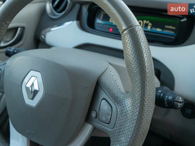 Черный Рено Зое, объемом двигателя 0 л и пробегом 93 тыс. км за 9300 $, фото 28 на Automoto.ua