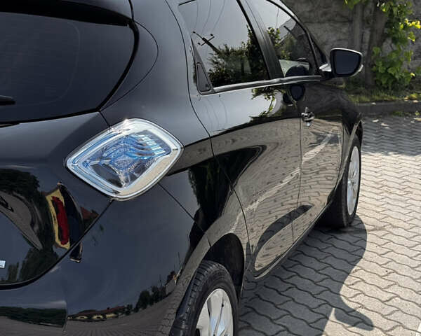 Черный Рено Зое, объемом двигателя 0 л и пробегом 112 тыс. км за 9900 $, фото 5 на Automoto.ua
