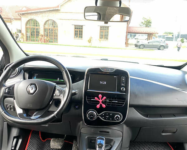 Черный Рено Зое, объемом двигателя 0 л и пробегом 136 тыс. км за 8800 $, фото 11 на Automoto.ua