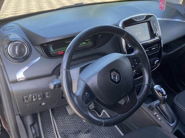 Черный Рено Зое, объемом двигателя 0 л и пробегом 169 тыс. км за 8500 $, фото 7 на Automoto.ua