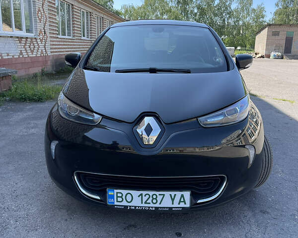 Черный Рено Зое, объемом двигателя 0 л и пробегом 126 тыс. км за 9000 $, фото 2 на Automoto.ua