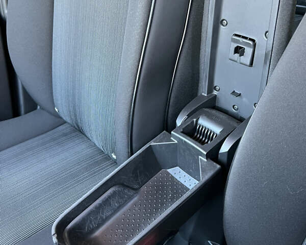 Чорний Рено Зое, об'ємом двигуна 0 л та пробігом 140 тис. км за 9200 $, фото 63 на Automoto.ua