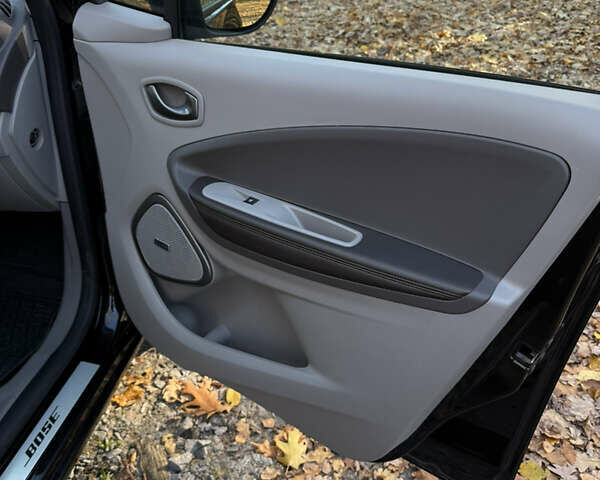 Чорний Рено Зое, об'ємом двигуна 0 л та пробігом 70 тис. км за 9999 $, фото 16 на Automoto.ua