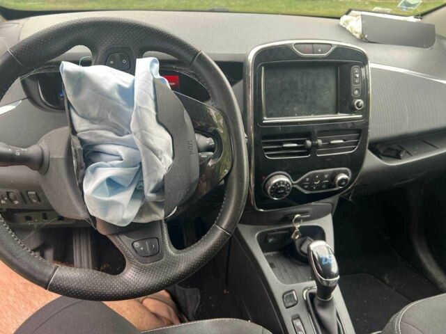 Черный Рено Зое, объемом двигателя 0 л и пробегом 45 тыс. км за 4000 $, фото 2 на Automoto.ua