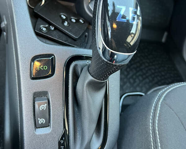 Чорний Рено Зое, об'ємом двигуна 0 л та пробігом 140 тис. км за 9200 $, фото 62 на Automoto.ua