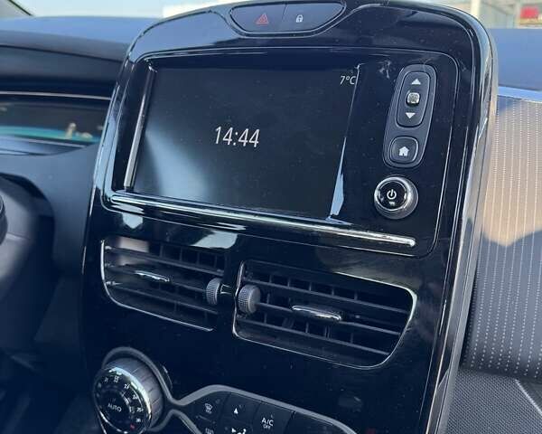 Черный Рено Зое, объемом двигателя 0 л и пробегом 141 тыс. км за 9000 $, фото 9 на Automoto.ua