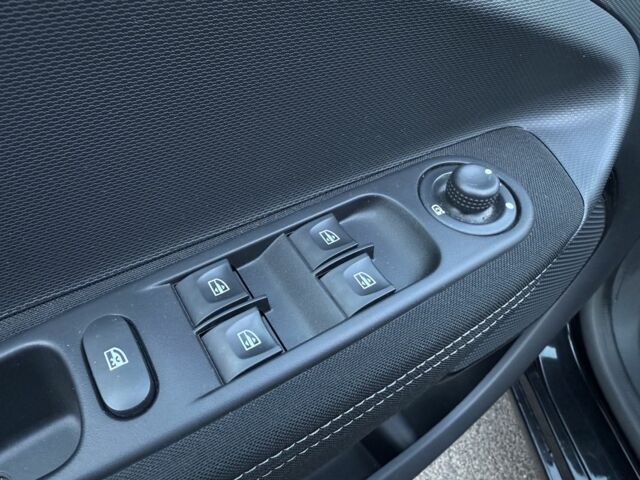 Черный Рено Зое, объемом двигателя 0 л и пробегом 21 тыс. км за 10318 $, фото 10 на Automoto.ua